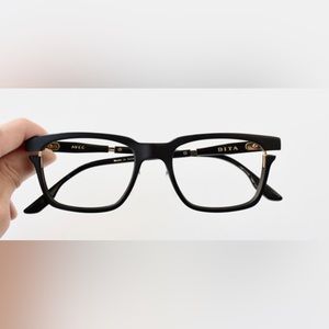 Dita - Avec Glasses